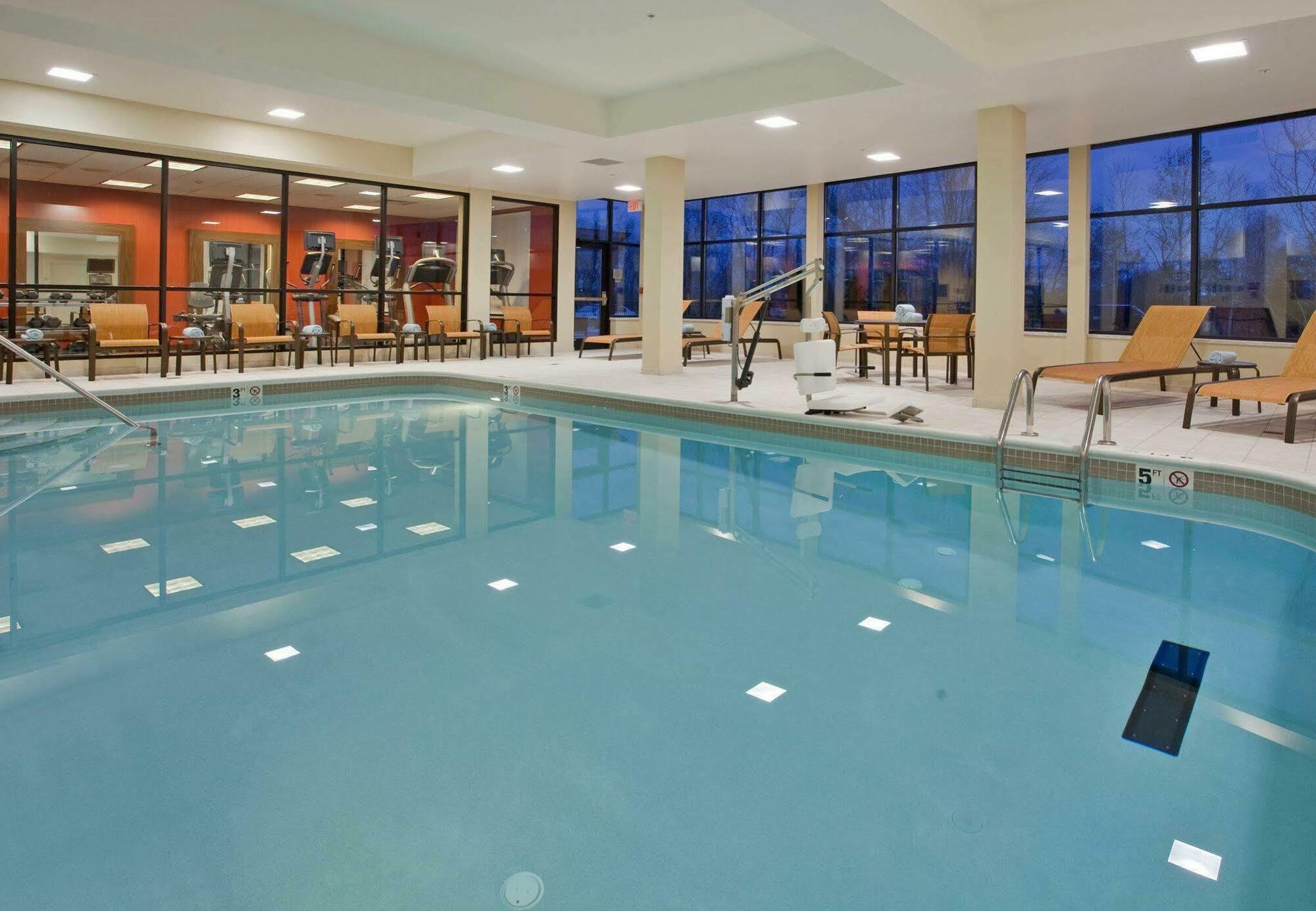 Courtyard By Marriott Pittsburgh North/Cranberry Woods Ξενοδοχείο Cranberry Township Εξωτερικό φωτογραφία